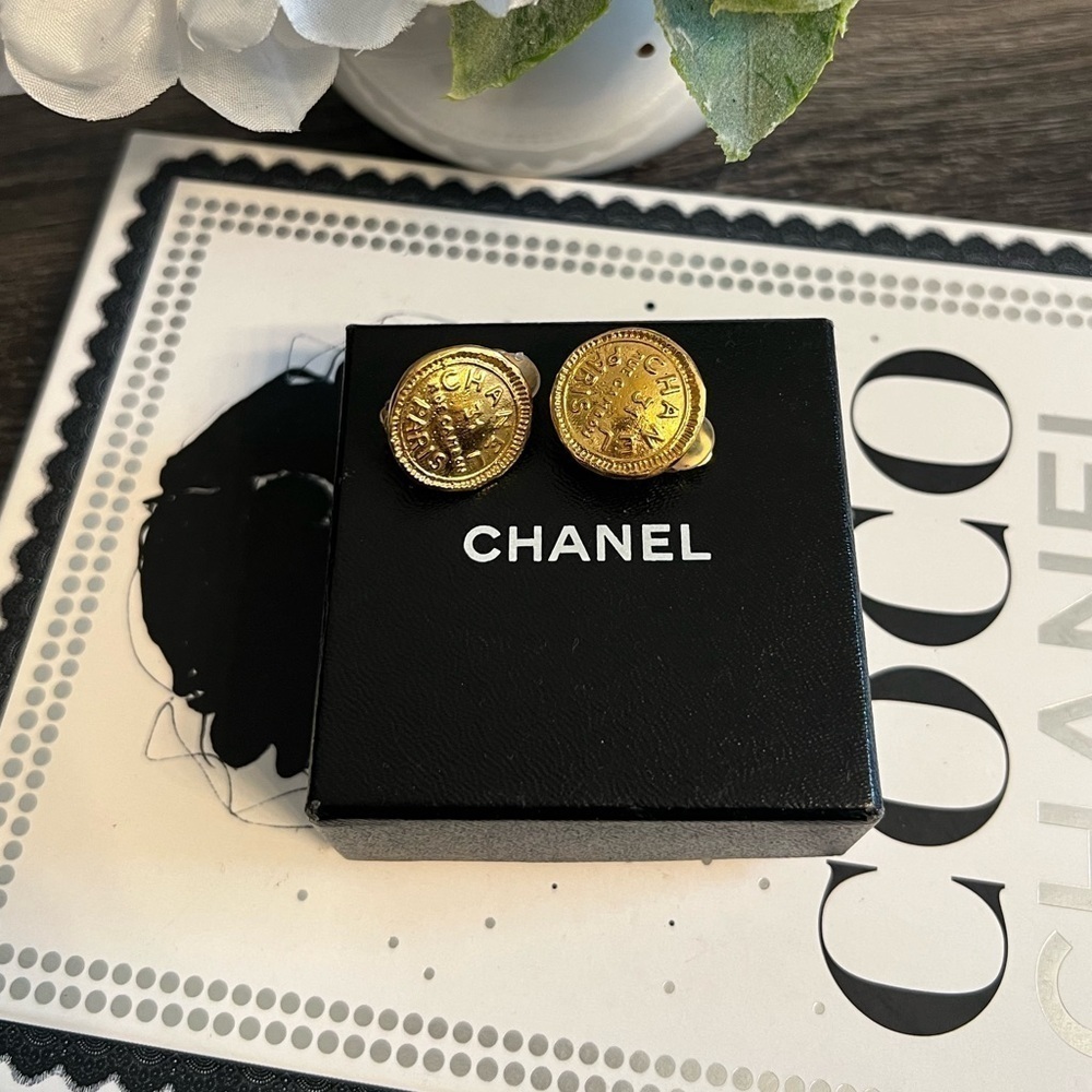 CHANEL Vintage Gold 31 Rue Cambon Paris Clip On Earrings